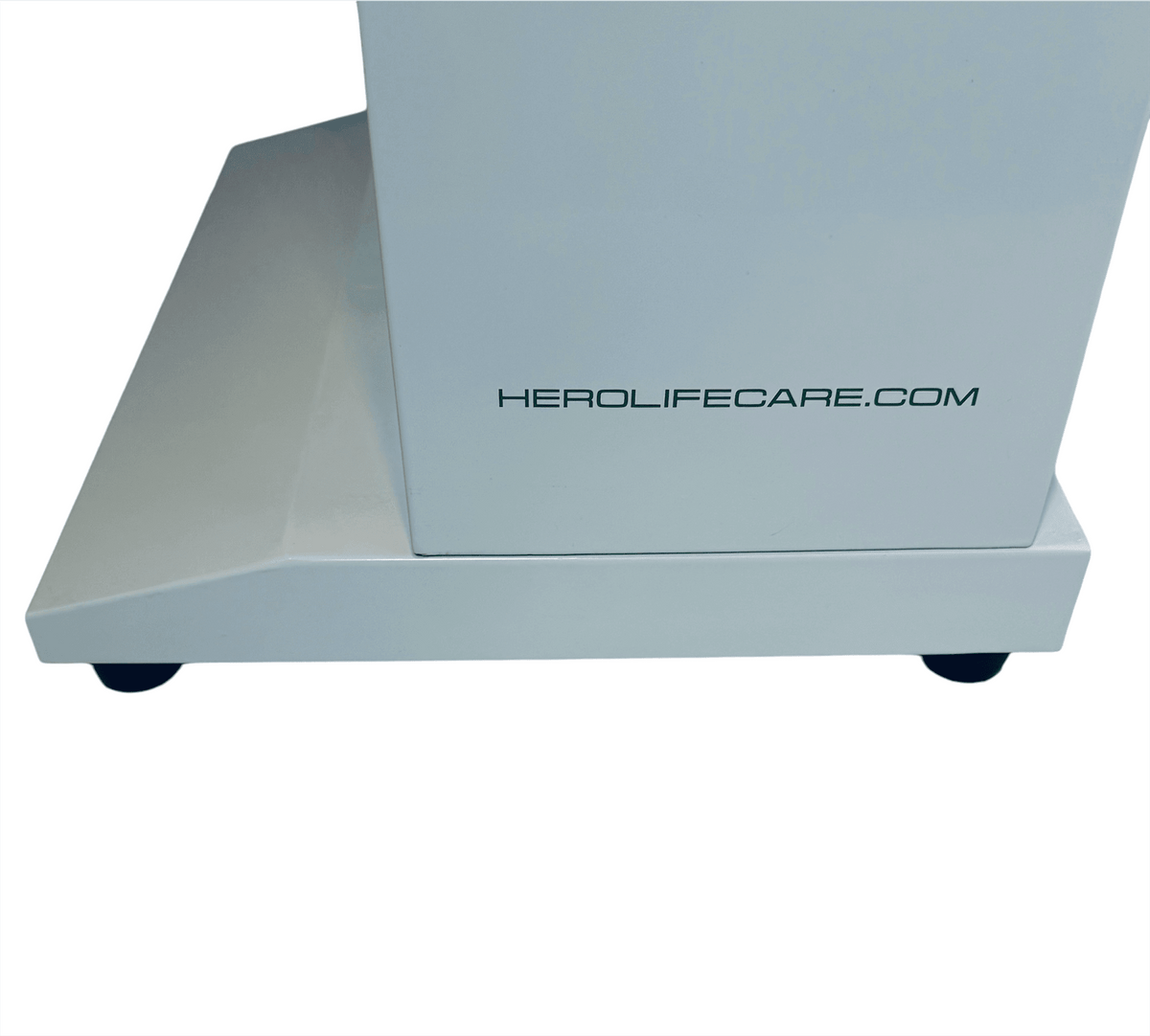 Base of HERO6 Emergency Station cabinet with HEROLIFECARE.COM branding, emphasizing stability and professional emergency design.